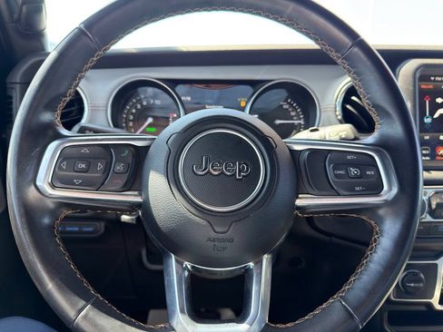 Used 2022 Jeep Wrangler Unlimited Sahara AWD/4WD image 15