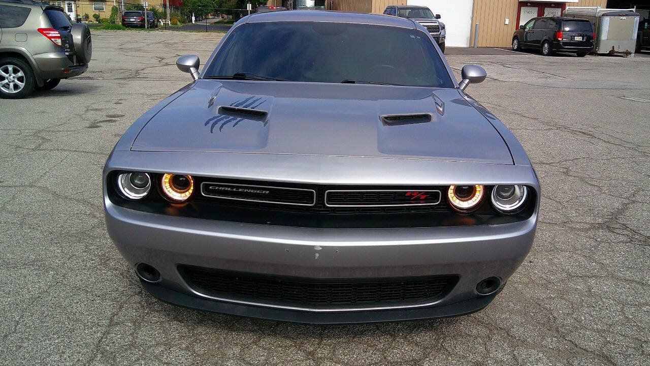 Used 2015 Dodge Challenger SXT Plus RWD image 2