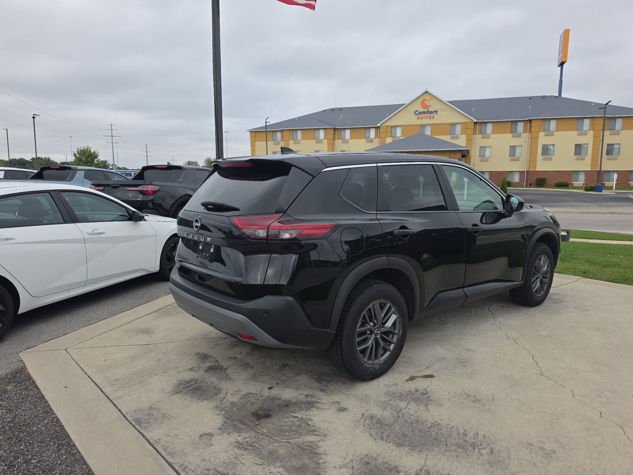 Used 2023 Nissan Rogue S FWD image 5
