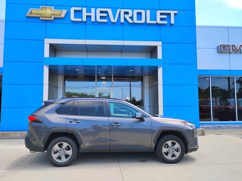Used 2024 Toyota RAV4 XLE AWD/4WD image 5