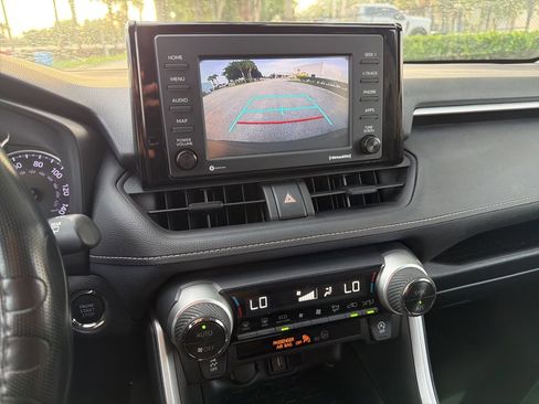 Used 2021 Toyota RAV4 XLE AWD/4WD image 9