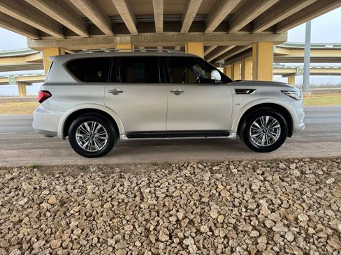 Used 2019 INFINITI QX80 Luxe image 2