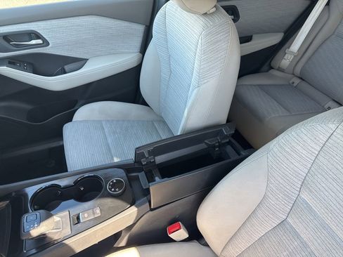 Used 2023 Nissan Rogue SV image 27