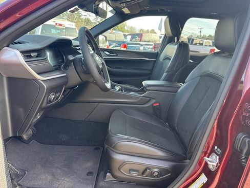 New 2026 Jeep Grand Cherokee Altitude AWD/4WD image 10