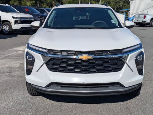 Certified 2025 Chevrolet Trax LT FWD image 9