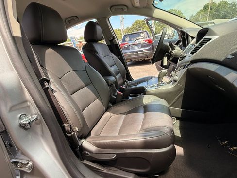 Used 2015 Chevrolet Cruze LT FWD image 13