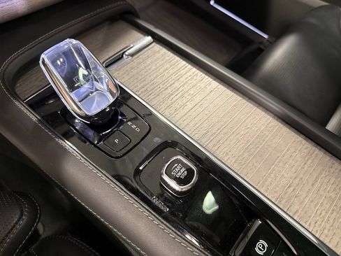 Certified 2024 Volvo XC90 B6 Ultimate w/ Protection Package Premier AWD/4WD image 18