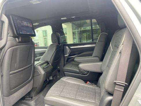 Used 2025 Cadillac Escalade V AWD/4WD image 15