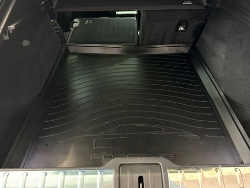 Used 2025 Porsche Panamera RWD image 34