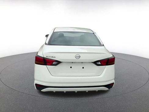 Used 2025 Nissan Altima 2.5 SV FWD image 14