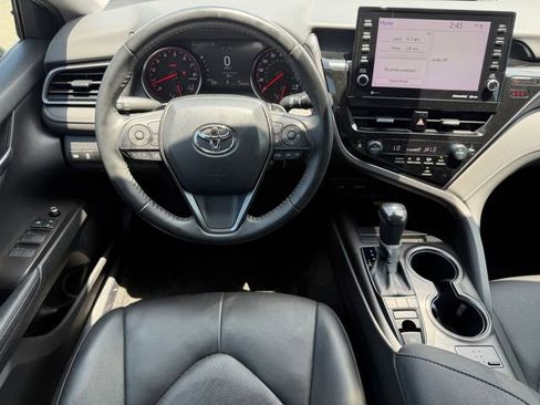 Used 2022 Toyota Camry XSE FWD image 11