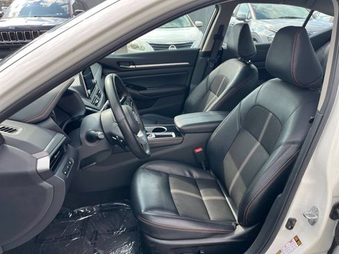 Used 2025 Nissan Altima 2.5 SR FWD image 32