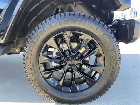 Used 2021 Jeep Wrangler Unlimited Sahara image 7