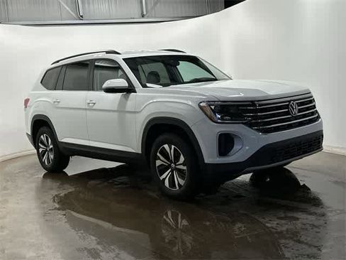 Certified 2025 Volkswagen Atlas SE image 31