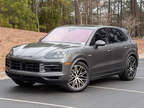 Certified 2025 Porsche Cayenne Coupe AWD/4WD image 1