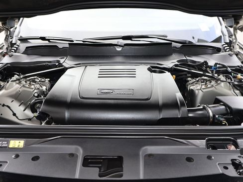 Certified 2025 Land Rover Discovery S AWD/4WD image 33