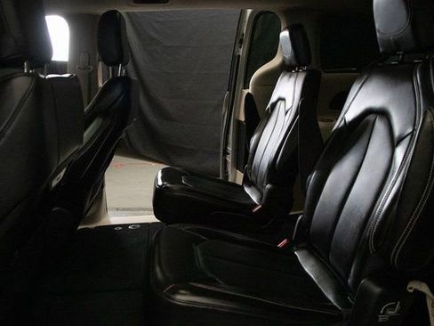 Used 2024 Chrysler Pacifica Touring-L FWD image 23