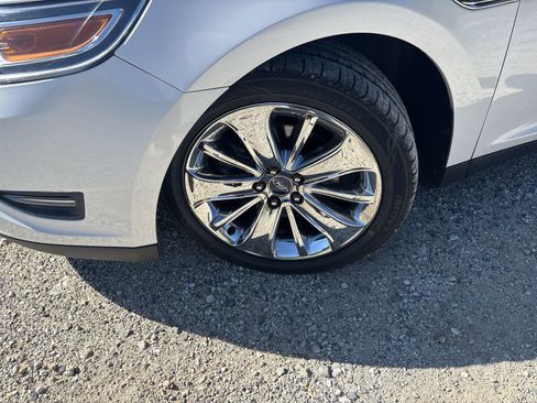 Used 2012 Ford Taurus Limited FWD image 13
