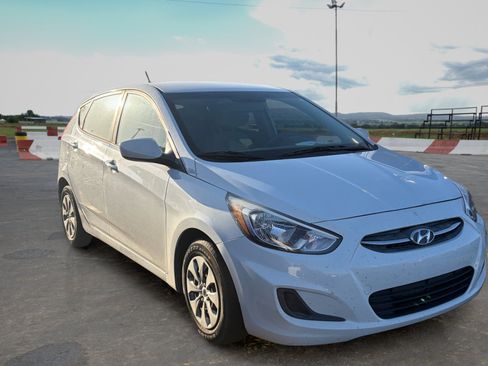 Used 2017 Hyundai Accent SE FWD image 2
