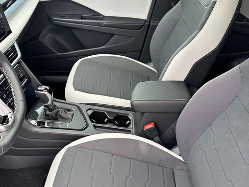 New 2026 Volkswagen Taos SE FWD image 9