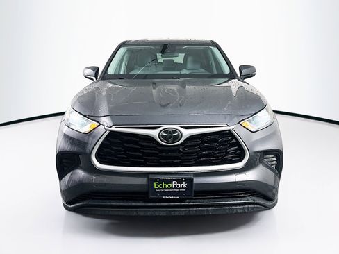 Used 2021 Toyota Highlander L image 2