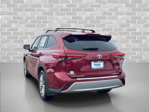 Used 2021 Toyota Highlander Platinum image 3