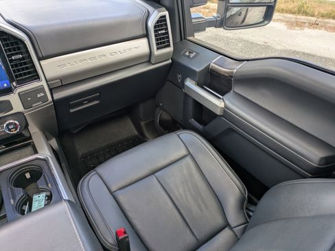 Used 2022 Ford F250 Lariat w/ Black Appearance Package AWD/4WD image 20