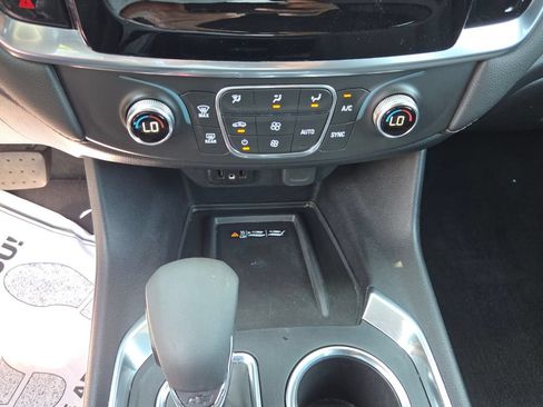 Used 2022 Chevrolet Traverse LT FWD image 32