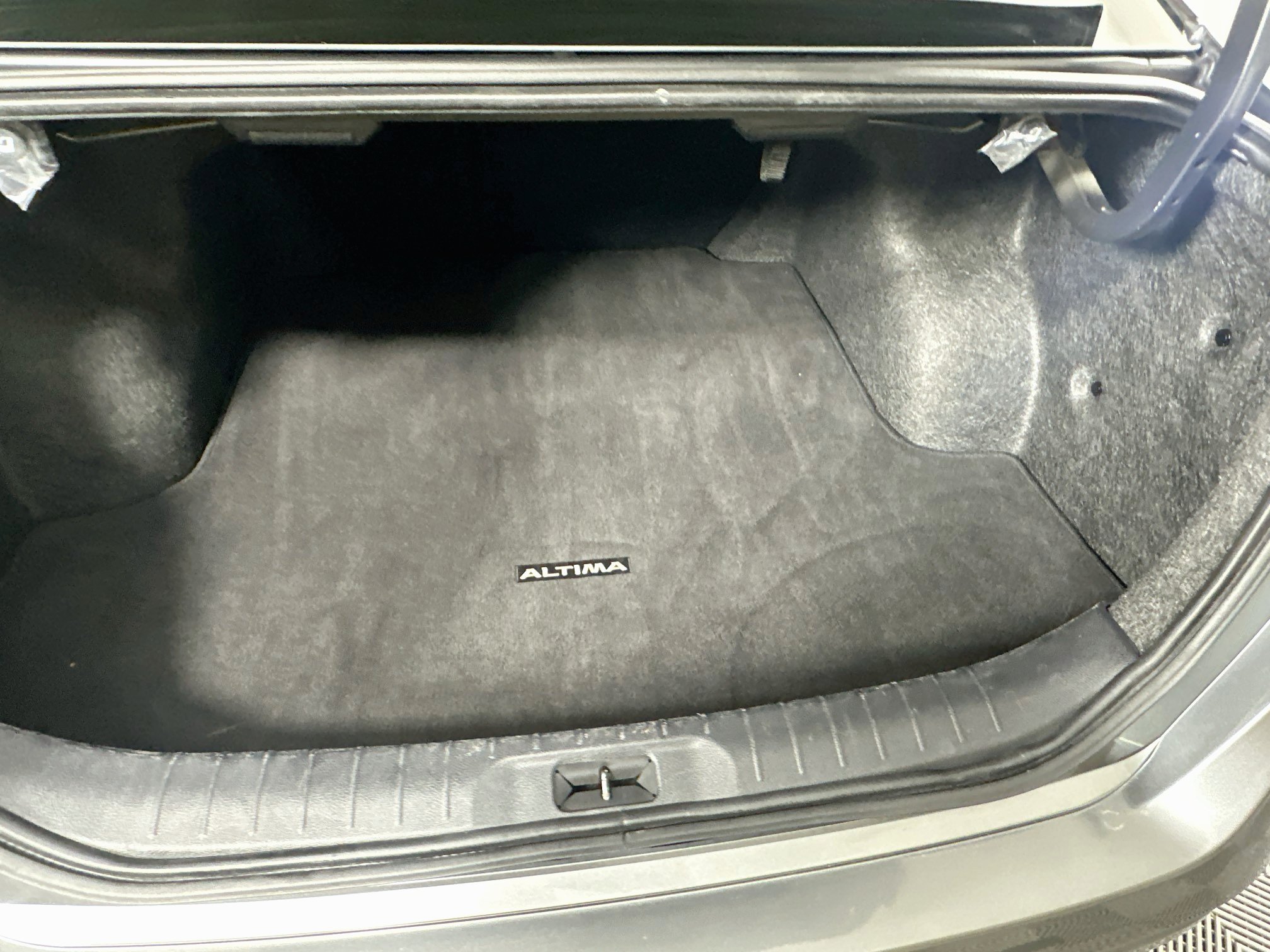 Used 2025 Nissan Altima 2.5 SV FWD image 27