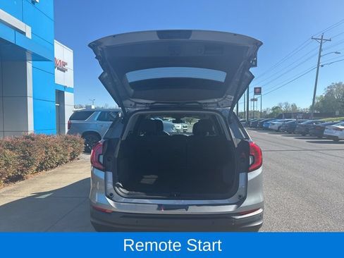 Used 2023 GMC Terrain SLE w/ Driver Convenience Package FWD image 8
