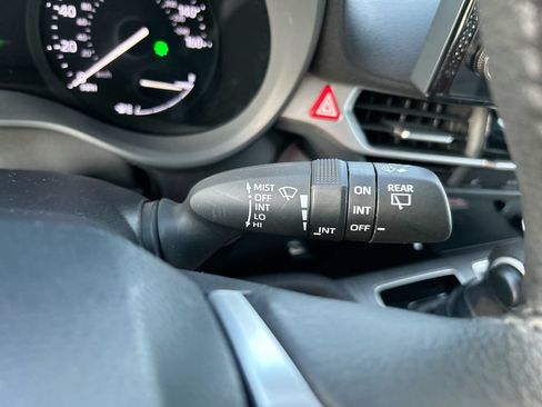 Used 2025 Toyota Sienna XLE FWD image 20