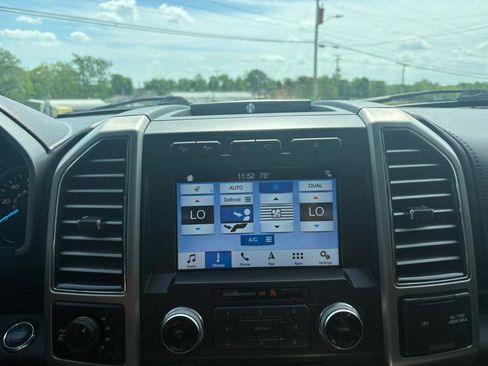 Used 2018 Ford F150 Platinum w/ Equipment Group 701A Luxury image 17