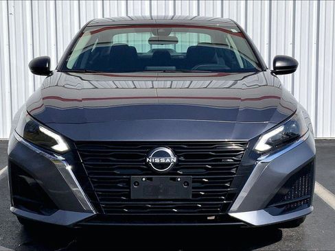 Used 2024 Nissan Altima 2.5 SV image 3