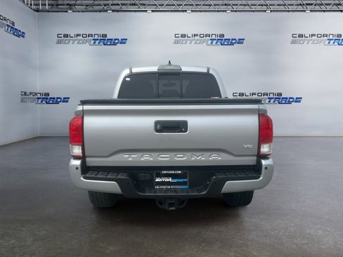 Used 2016 Toyota Tacoma TRD Sport image 6