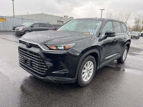 Used 2024 Toyota Grand Highlander XLE AWD/4WD image 3