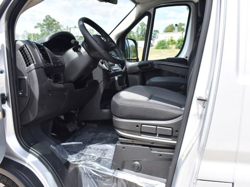 New 2026 RAM ProMaster 2500 w/ Premium Convenience Group FWD image 8