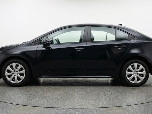 Used 2025 Toyota Corolla LE FWD image 5