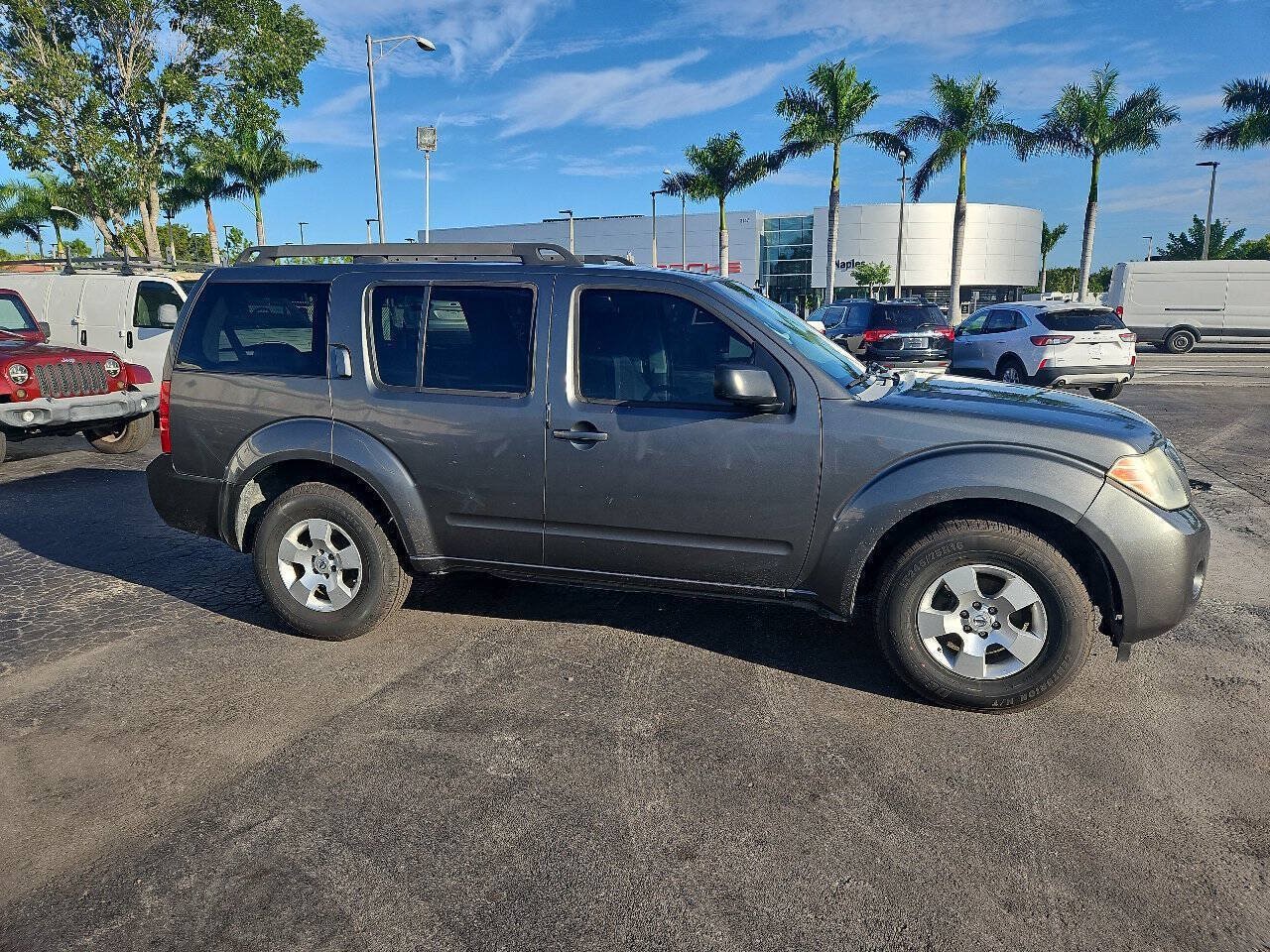 Used 2008 Nissan Pathfinder S RWD image 4