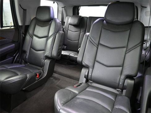 Used 2020 Cadillac Escalade 2WD image 15