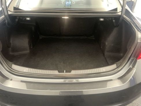 Used 2017 Chevrolet Malibu LT FWD image 19