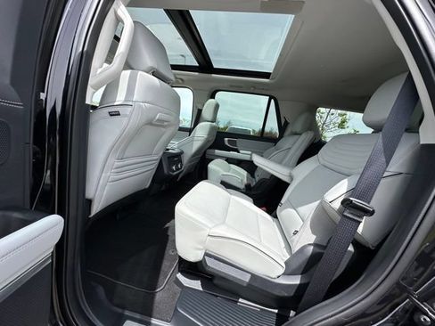 Used 2025 Ford Expedition Platinum w/ Platinum Ultimate Package AWD/4WD image 12