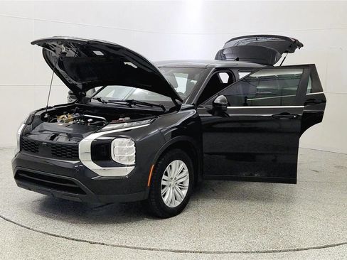 Used 2023 Mitsubishi Outlander ES AWD/4WD image 10