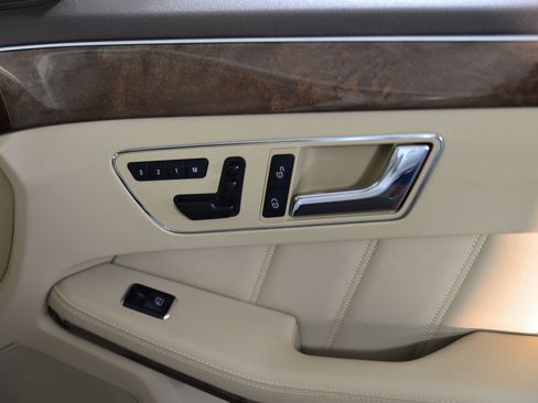 Used 2011 Mercedes-Benz E 350 4MATIC Sedan image 9