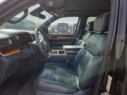 Used 2022 Jeep Grand Wagoneer Series II w/ Convenience Group III image 16