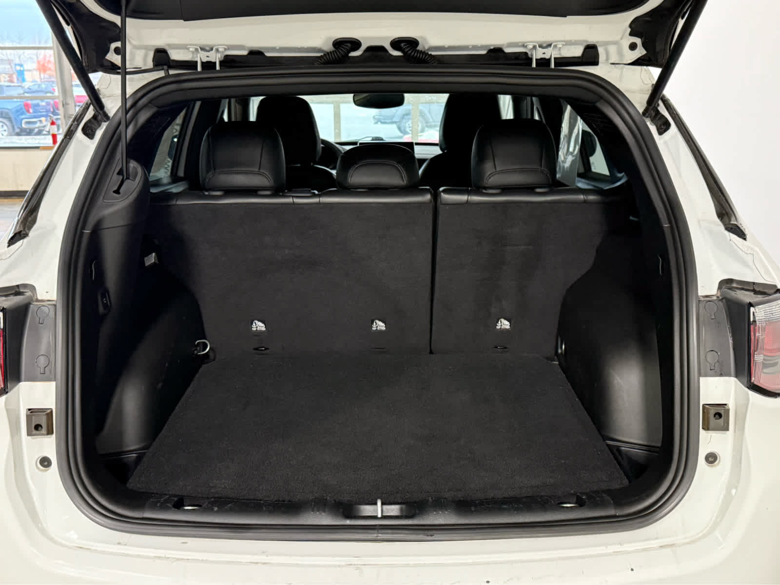 Used 2025 Jeep Compass Latitude w/ Convenience Group AWD/4WD image 6