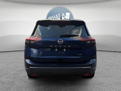 Used 2025 Nissan Rogue SV image 5