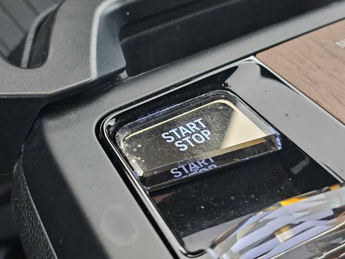 Used 2023 BMW iX xDrive50 w/ Ultimate Package image 31