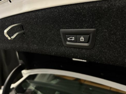 Used 2021 BMW 330i xDrive Sedan w/ M Sport Package AWD/4WD image 46