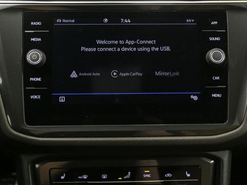 Certified 2023 Volkswagen Tiguan SE R-Line image 31