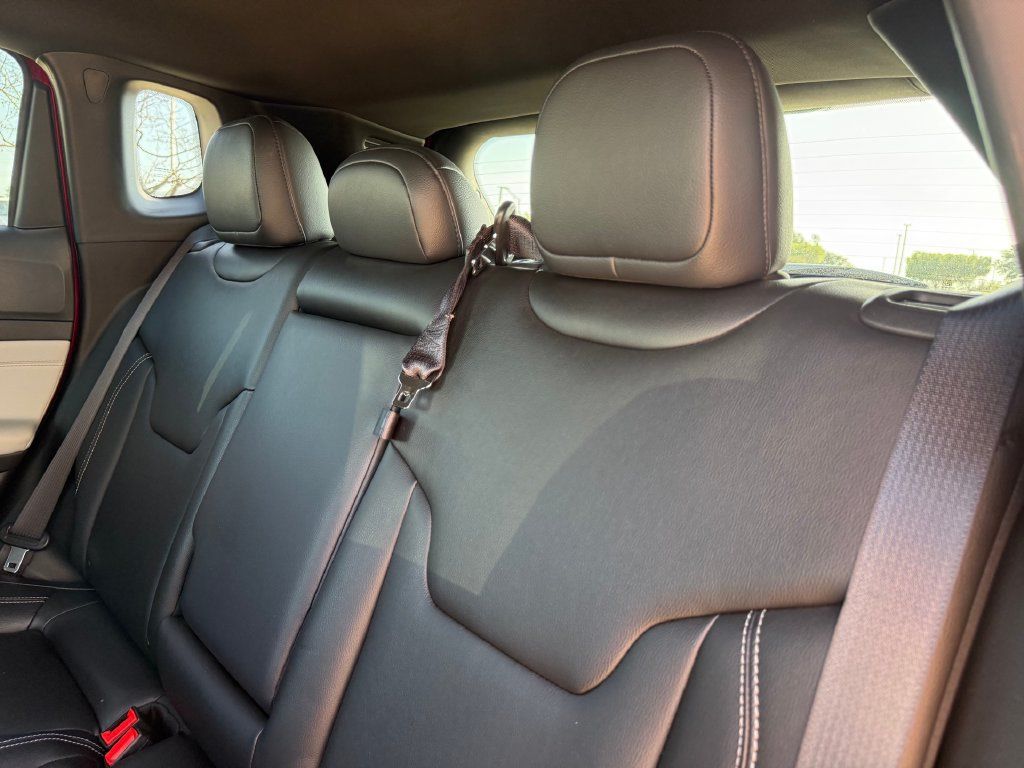 Used 2025 Jeep Compass Limited AWD/4WD image 17